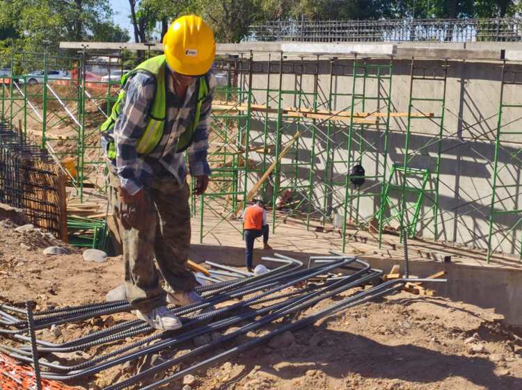 Puente desnivel Encinas y América lleva 17% de avance
