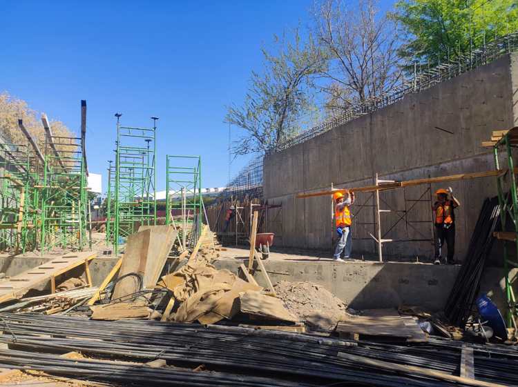 Puente desnivel Encinas y América lleva 17% de avance
