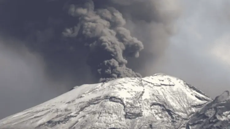 Volcán Popocatépetl deja caída de cenizas. (Foto: Redes / EXPRESO)