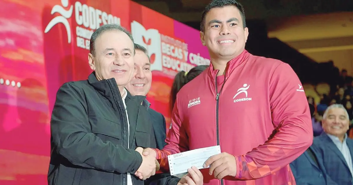 Más becas reducen deserción en Sonora