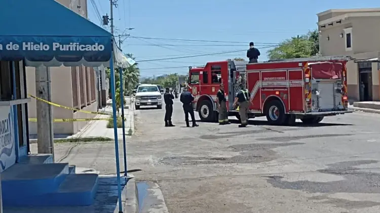 Bomberos de Hermosillo atendieron el incendio. (Foto: Especial/EXPRESO)