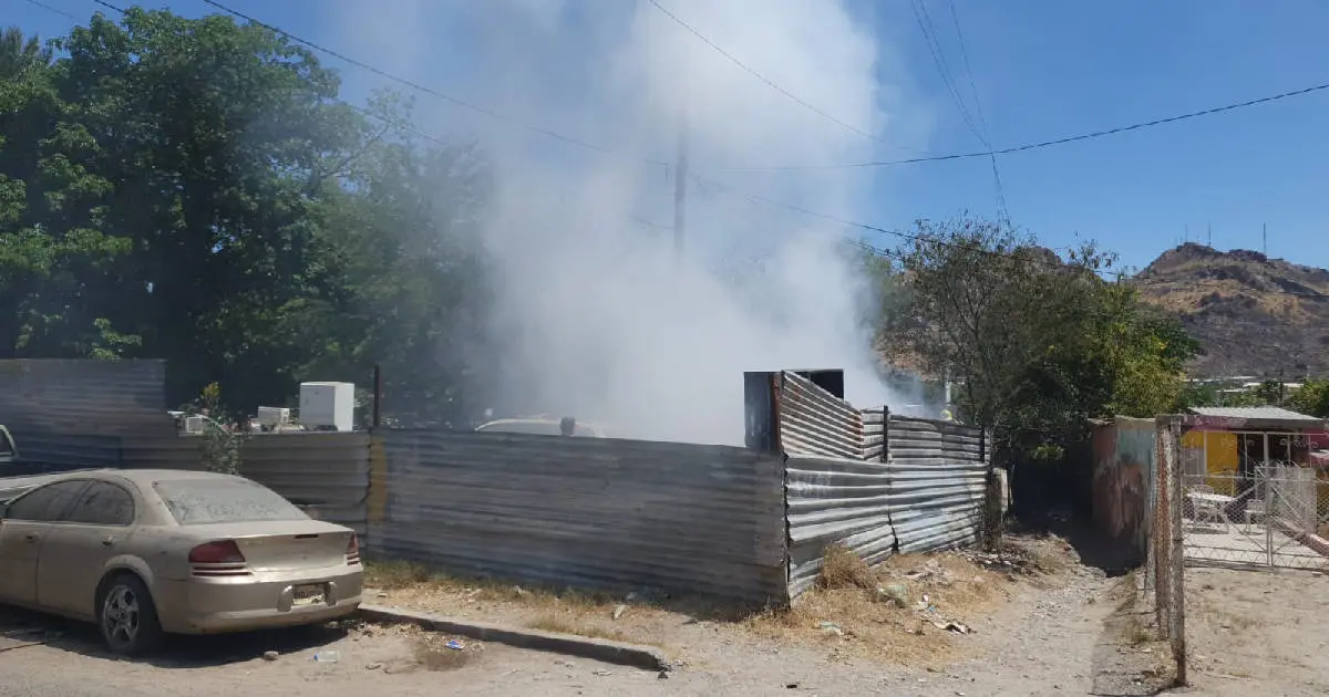 Bomberos sofocan conato de incendio de un taller en Coloso Bajo