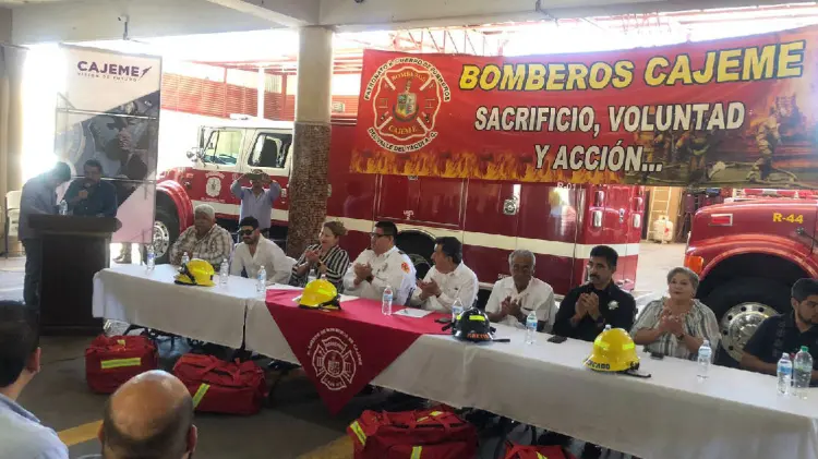 Bomberos de Cajeme reciben nuevo equipamiento (Foto: Ana Camargo/EXPRESO)