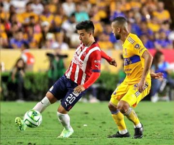 Tigres y Chivas igualan a cero en partido de ida de la final