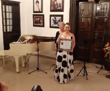 Elena Rivera es condecorada con medalla Emiliana de Zubeldía