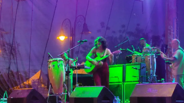 Marissa Mur canta para hermosillenses en Fiestas del Pitic (Foto:Víctor Valido/EXPRESO)