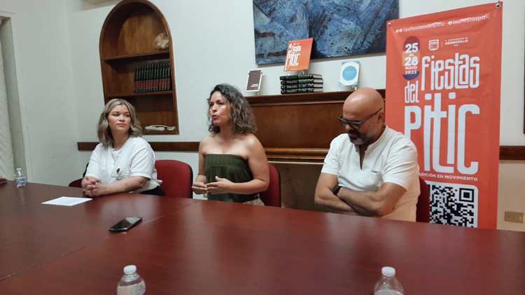 Elena Rivera es condecorada con medalla Emiliana de Zubeldía