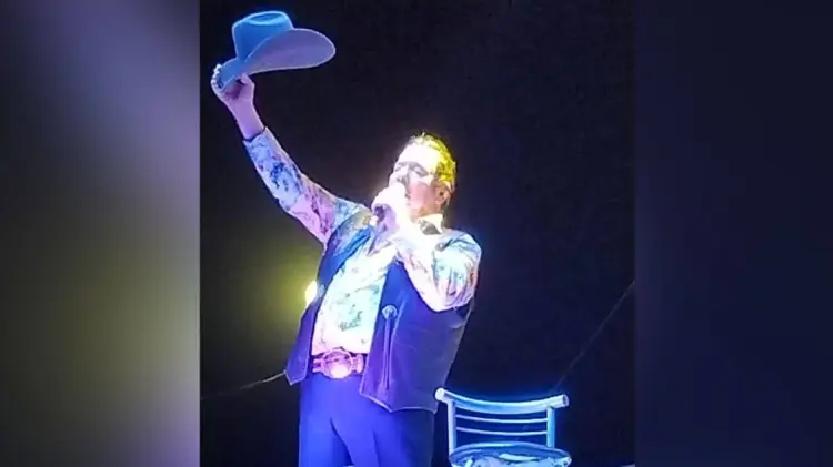 Lalo Mora lo dio todo en el escenario para cerrar el show. (Foto: Especial/EXPRESO)