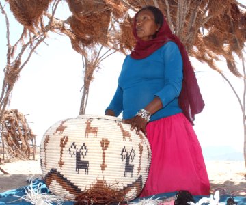 Las mujeres mantienen vivas las artesanías comcáac en Punta chueca