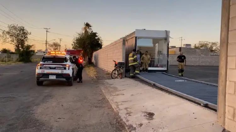 Puerta automática le cayó encima a un hombre (Foto:Especial/EXPRESO)