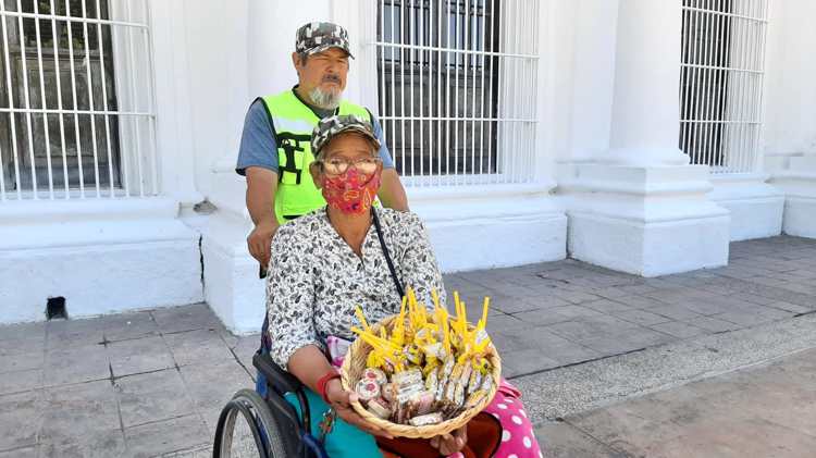 María del Rosario y su esposo piden apoyo de comunidad por su condición