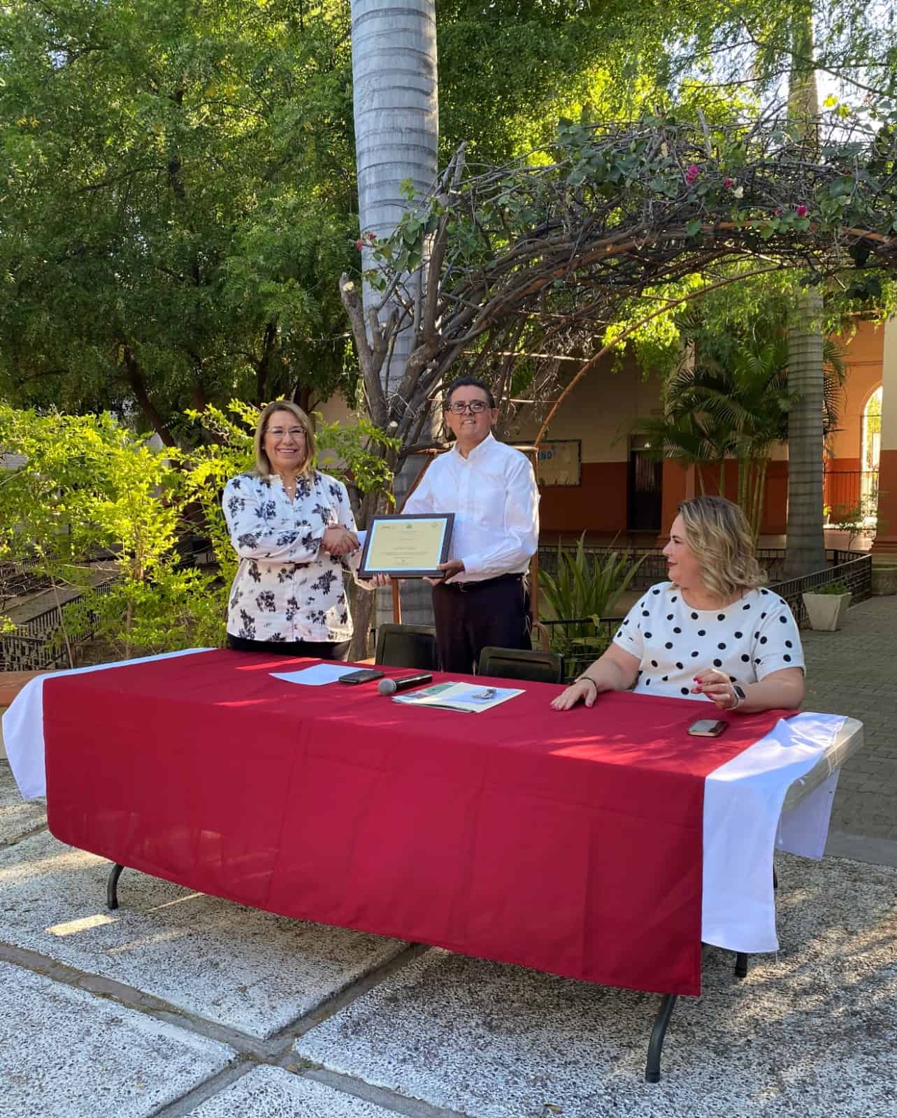 Reconocen labor social del colegio Liceo Thezia