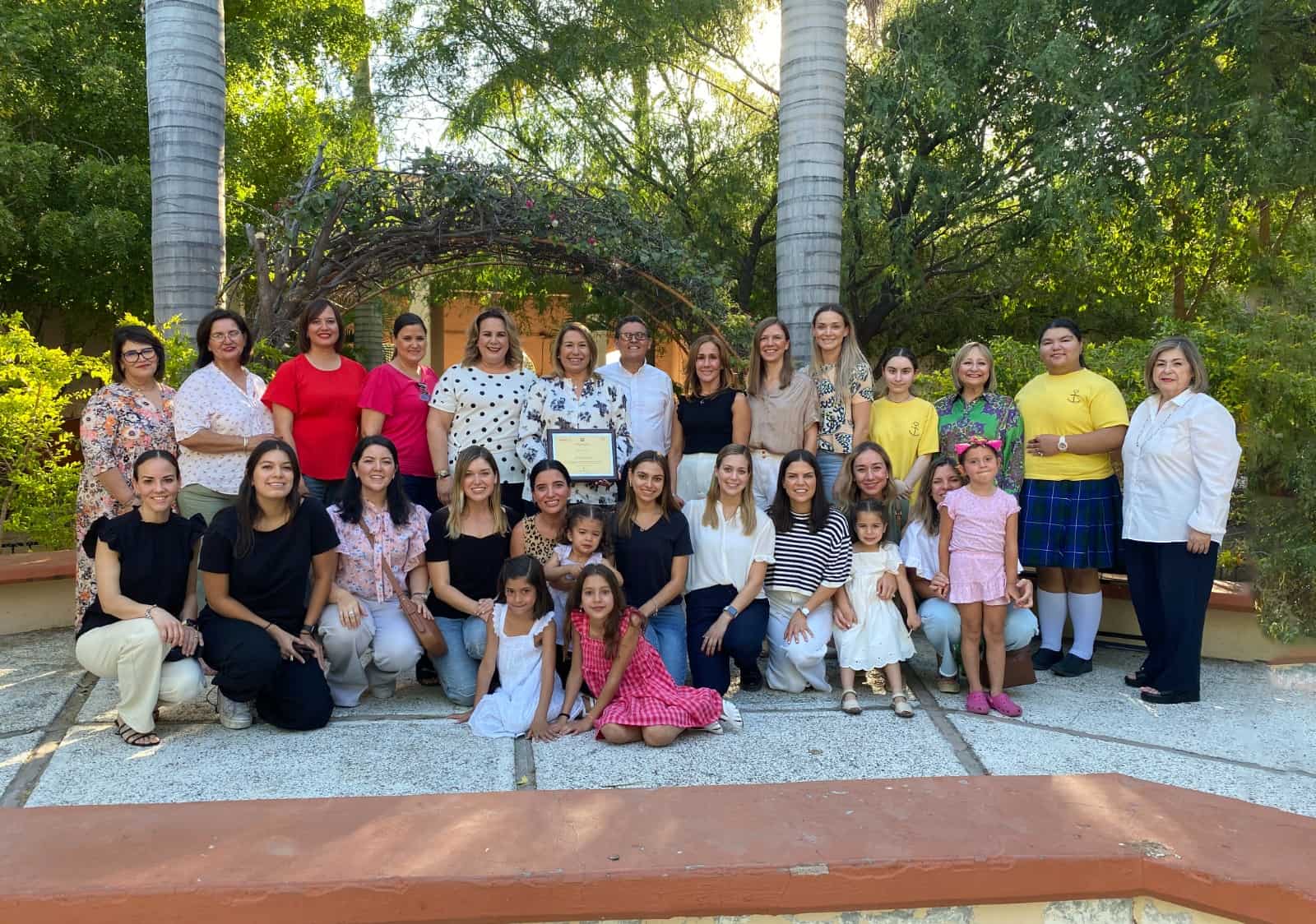 Reconocen labor social del colegio Liceo Thezia