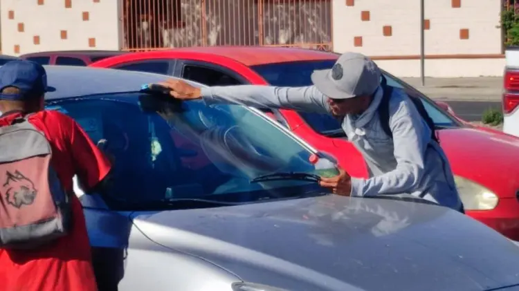 Suelen encontrarse en diversos cruces de la ciudad. (Foto: Víctor Valido/EXPRESO)