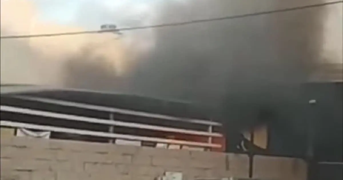 Bomberos sofocaron incendio de una taquería en colonia Modelo