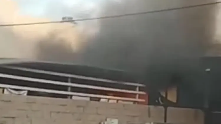 Bomberos sofocaron llamas de una taquería en colonia Modelo (Foto:Tadeo Cruz/EXPRESO)