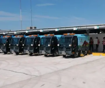 Entregan primera flotilla de barredoras eléctricas en Hermosillo