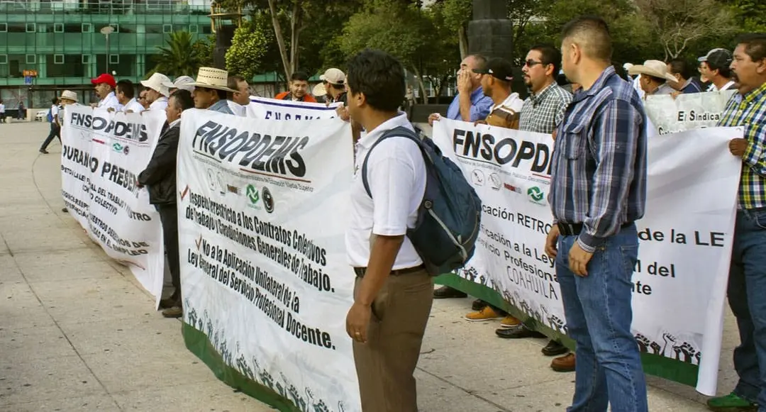 Advierten 120 mil maestros con realizar paro de labores