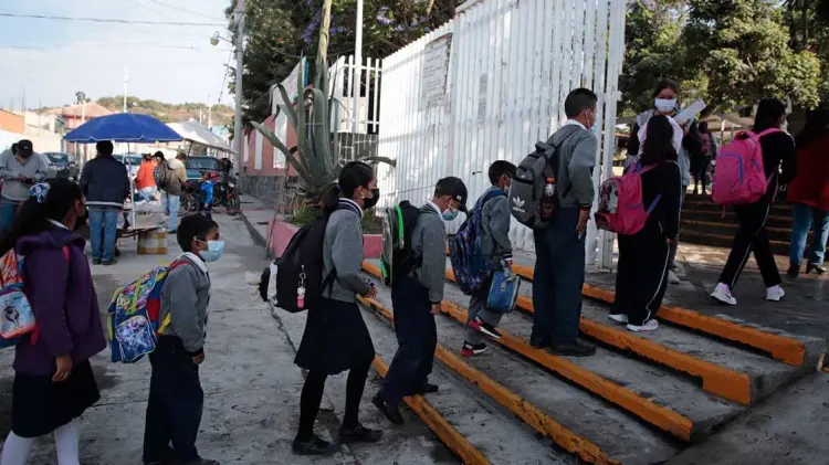 Alumnos de primaria en Tlalnepantla intoxicados por solventes (Foto:Especial/EXPRESO)