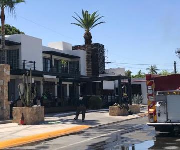 Desalojan restaurante en la colonia Centenario por incendio en la cocina