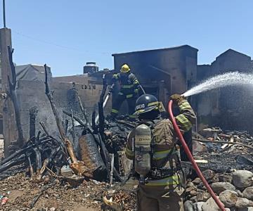 Vivienda usada como basurero fue consumida por incendio en Pueblo Escondido