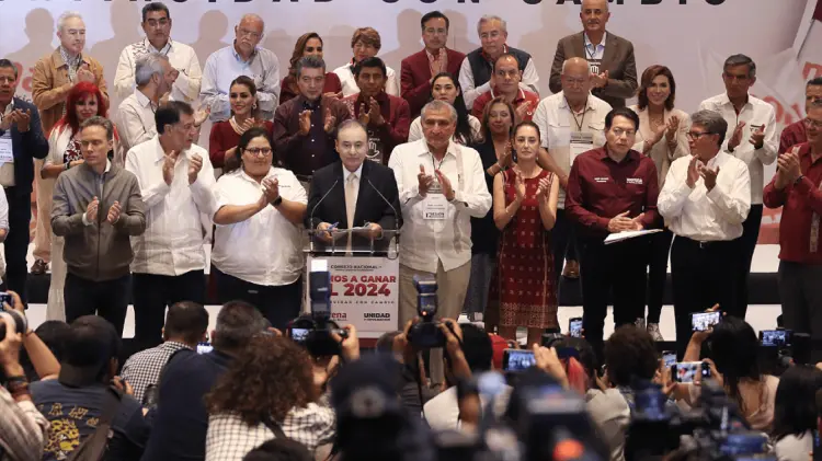 Morena llevará a cabo un proceso interno para elegir a su candidato. (Foto: Reforma/EXPRESO)