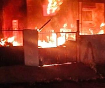 Muere mujer y sus dos hijos en incendio de su casa; quedaron atrapados