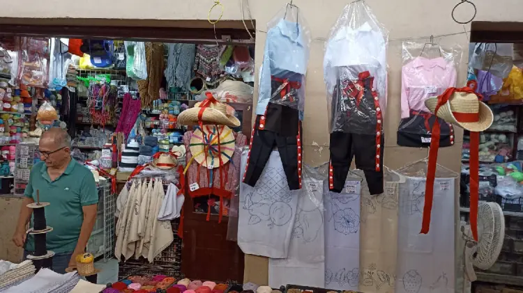 Repunta venta de trajes de San Juan Bautista en Navojoa (Foto:John Castellón/EXPRESO)