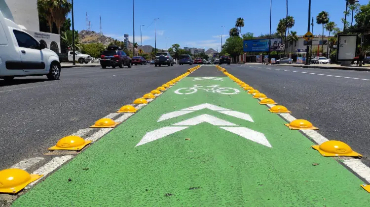 Confibicis sobre el bulevar Rosales en Hermosillo. (Foto: Especial/EXPRESO)