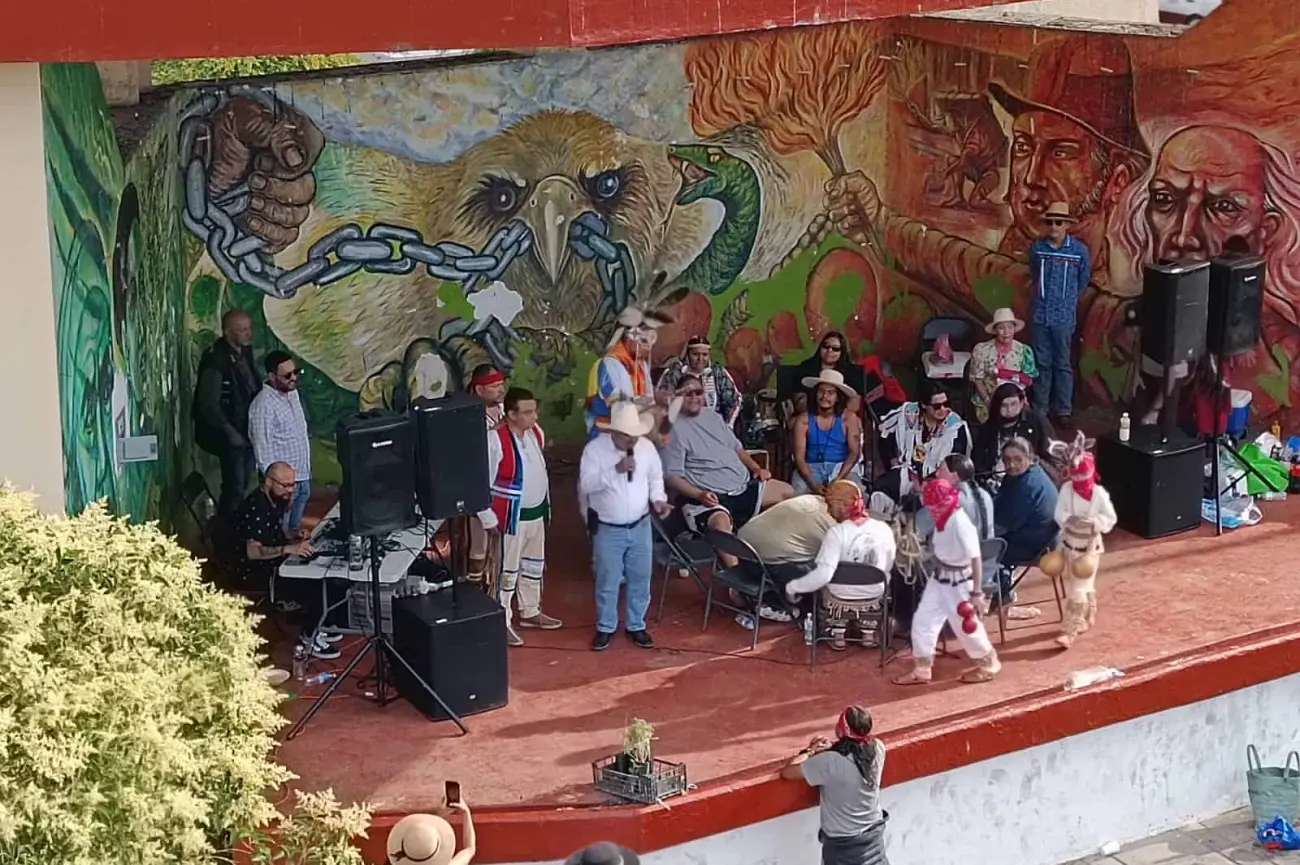 Muestran sus danzas y tradiciones