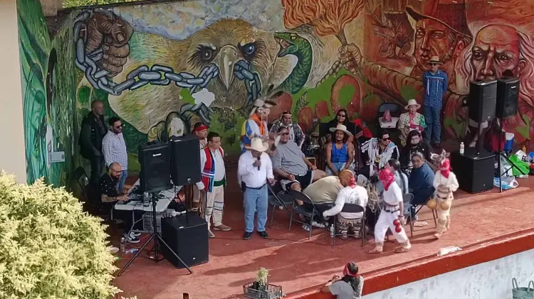 Muestran sus danzas y tradiciones
