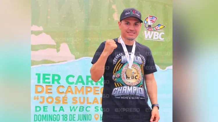 Juan Francisco El Gallo Estrada acudió a la carrera en Hermosillo. (Foto: Cristian Ruiz/EXPRESO)
