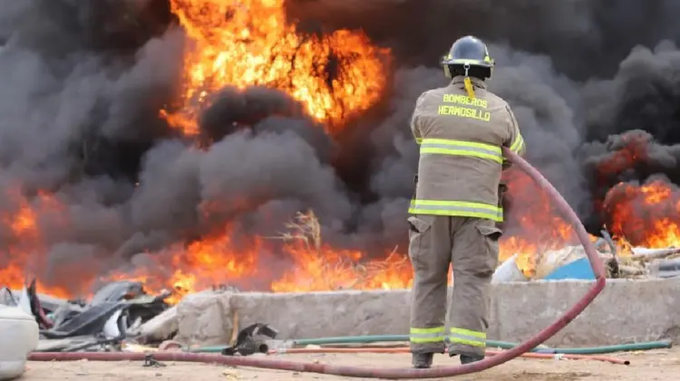 Bomberos sofocan incendio de yunque al sur de Hermosillo (Foto:Jesús Ballesteros/EXPRESO)