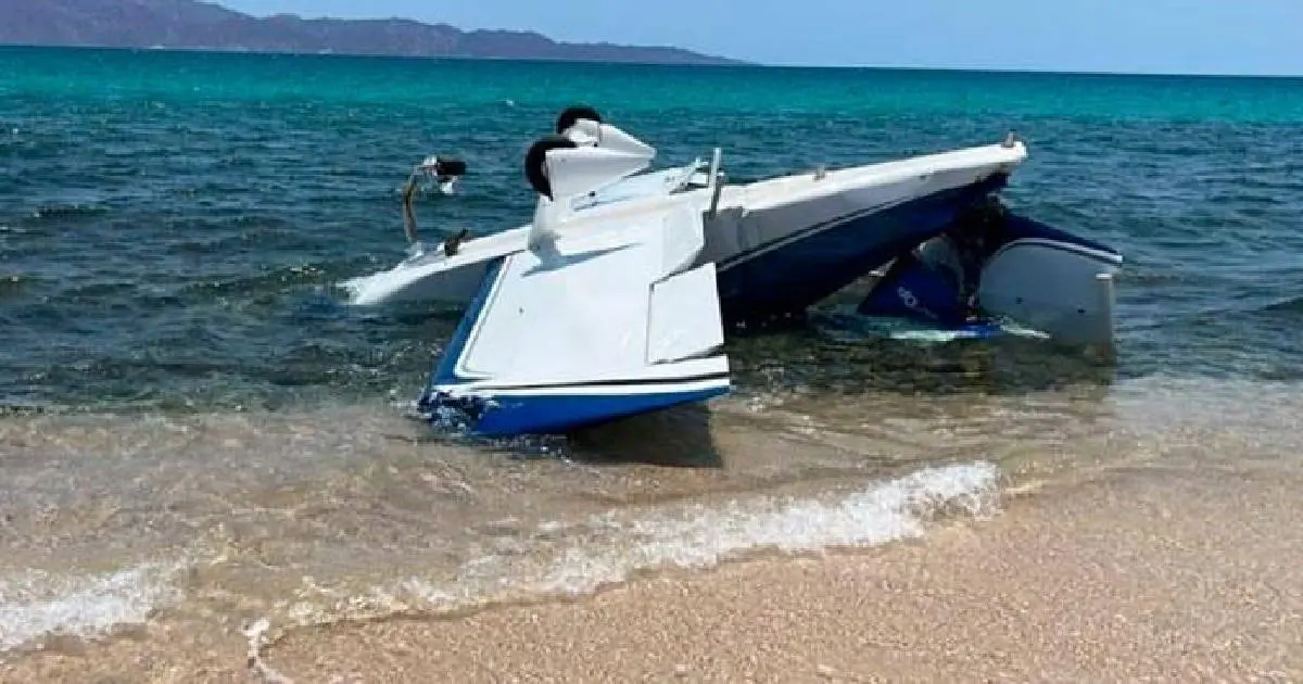 Avioneta se desploma sobre playas de Baja California Sur; hay un lesionado