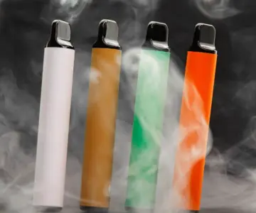 Vapeadores contienen hasta 167 compuestos químicos: Cofepris 