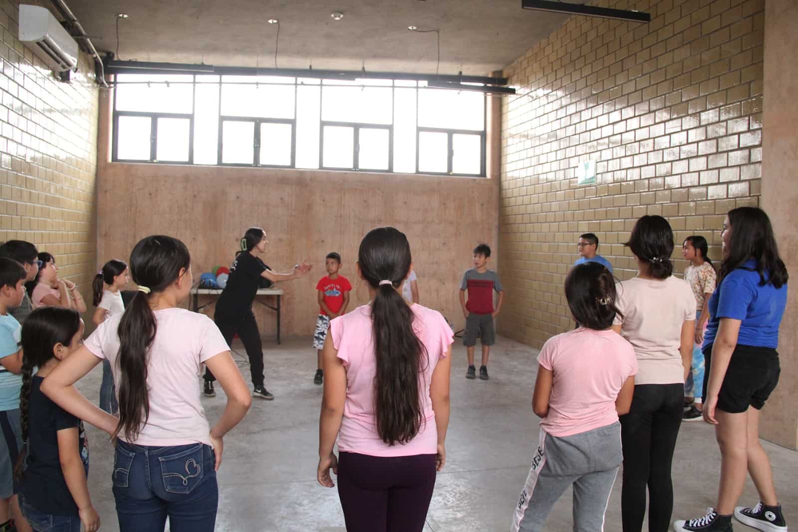 Construyen comunidad con arte en Campamento Artístico de Verano