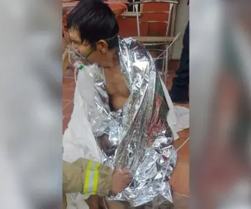 Hombre sufre descarga al hacer una conexión ilegal en registro subterráneo