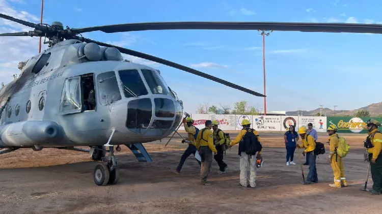 Helicóptero arriba a combatir incendio de sierra La Púrica (Foto:Especial/EXPRESO)