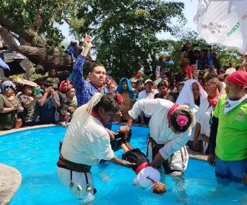 Le cumplen a San Juan Bautista pero con albercada