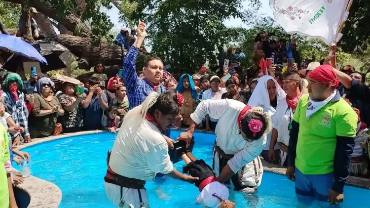 Le cumplen a San Juan Bautista pero con albercada