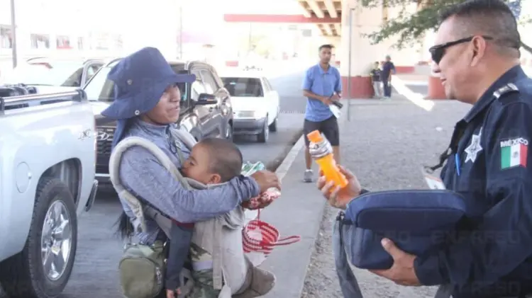 Policías llevaron sueros ante las altas temperaturas de este fin de semana. (Jorge Flores/EXPRESO)