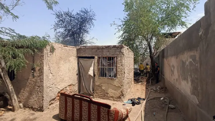 Bomberos sofocan incendio de dos viviendas (Foto:Jorge Flores/EXPRESO)