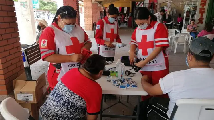 Cruz Roja atiende a navojoenses con sueros (Foto:John Castellón/EXPRESO)