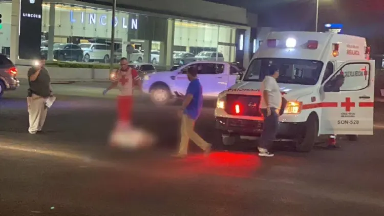 Automóvil embiste y lesiona a un guardia de seguridad (Foto:Crstian Ruíz/EXPRESO)