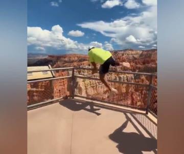 Video | Hombre casi cae al abismo en Gran Cañón buscando likes