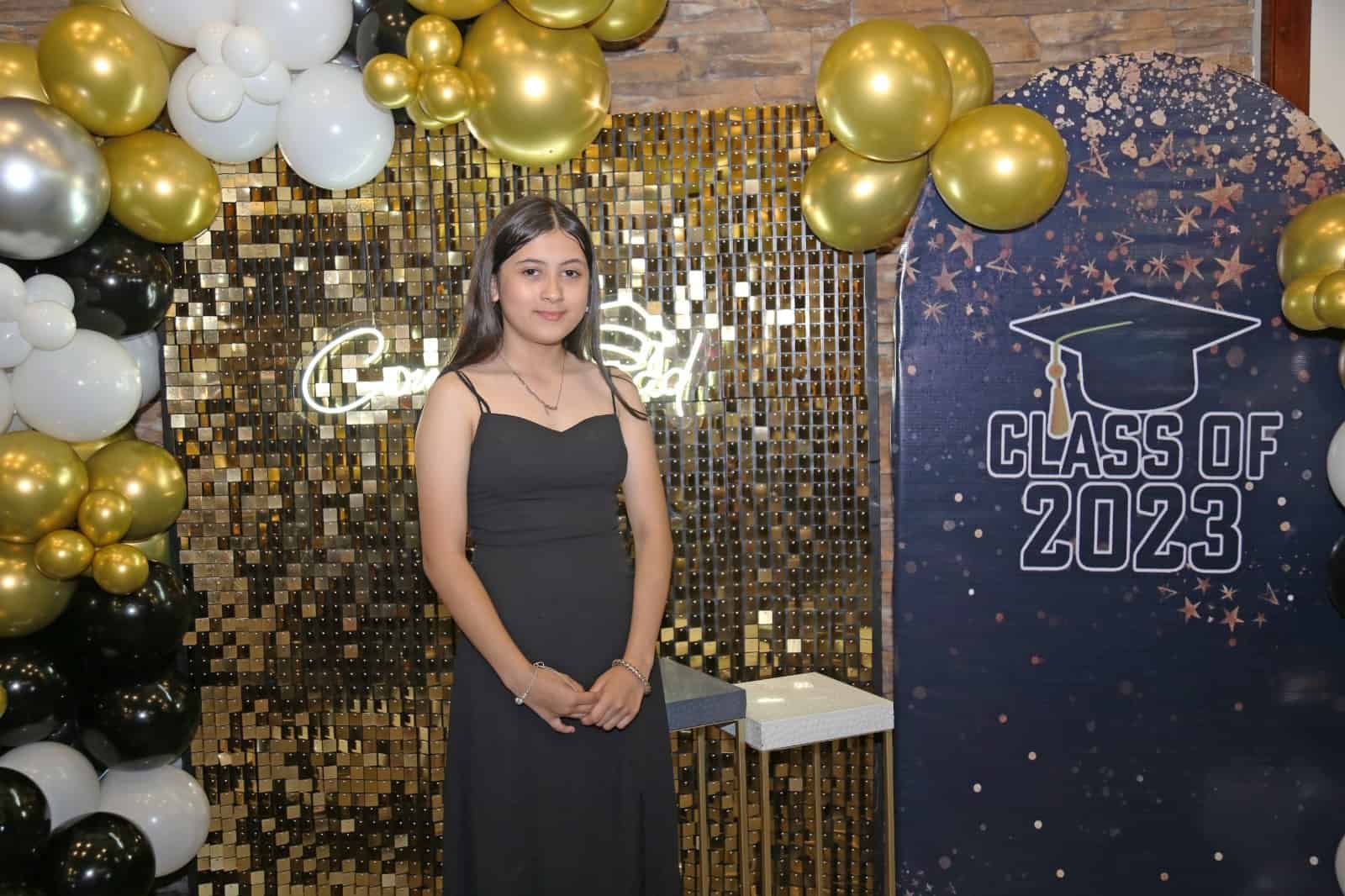 Ana Victoria Morales Ruiz se gradúa de sexto grado