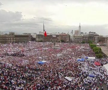 López Obrador celebra su quinto año en el gobierno desde el Zócalo