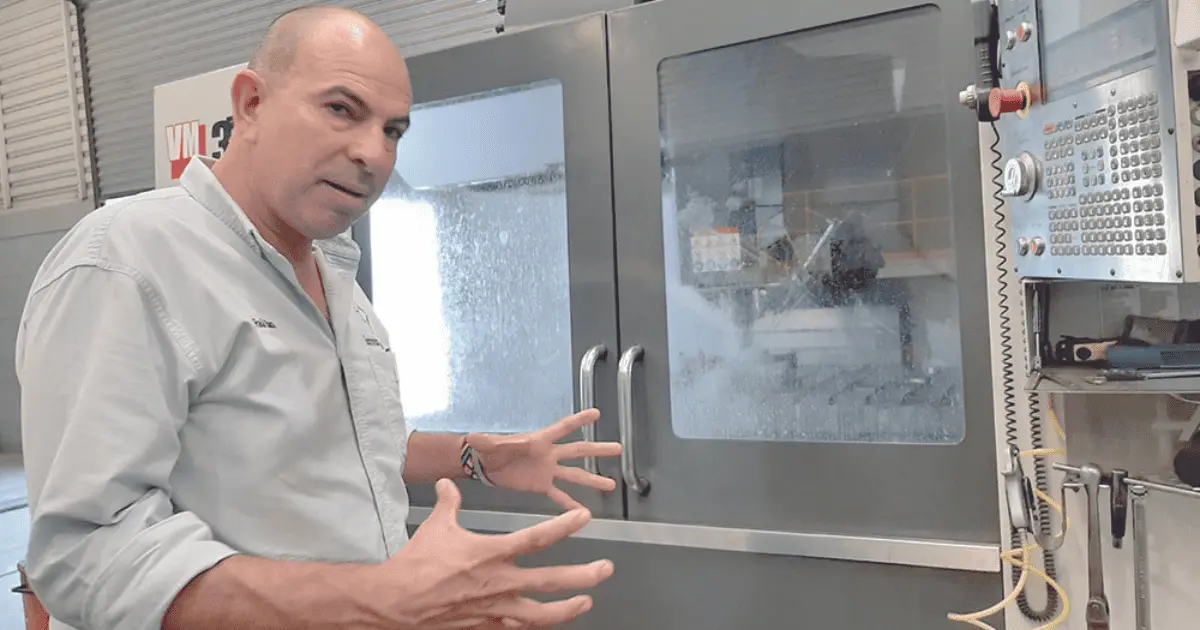 Día del Ingeniero: Raúl tiene conocimientos para la solución de problemas