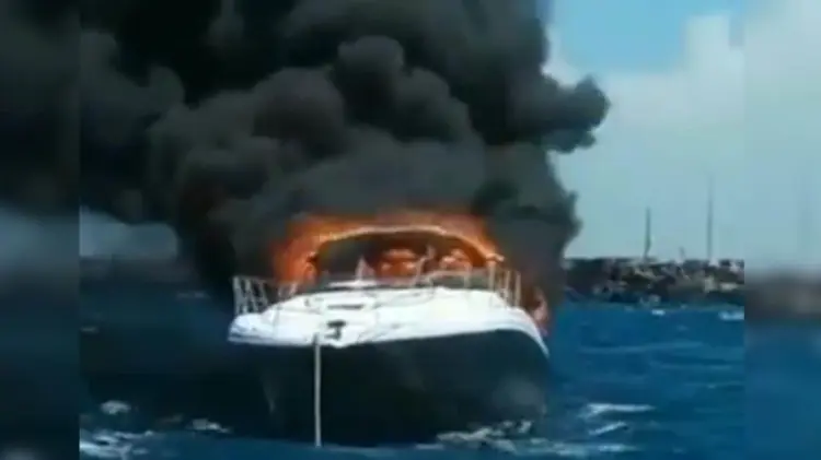 Se quema yate en Yucatán (Foto:Especial/EXPRESO)