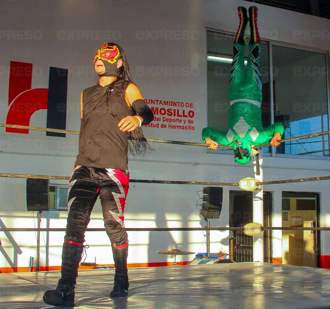 Luchadores y Bomberos se unen en la Cancha 4 en una lucha con causa